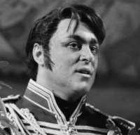 luciano-pavarotti-2-1385995078-view-0